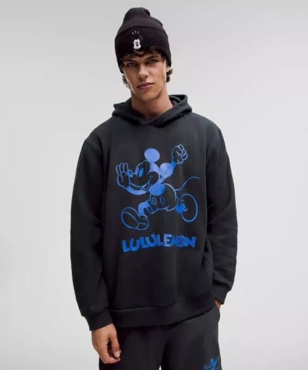 lululemon驚喜聯名迪士尼！米奇、米妮化身廣告片主角，可愛圖案t恤、瑜珈服這裡能入手