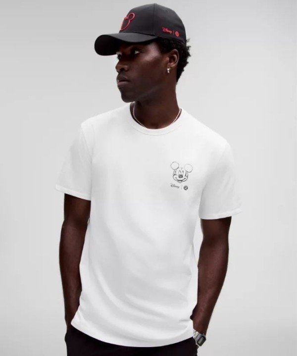 lululemon驚喜聯名迪士尼！米奇、米妮化身廣告片主角，可愛圖案t恤、瑜珈服這裡能入手