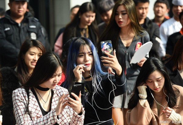 英之冠传媒：网红是什么？如何正确来看待