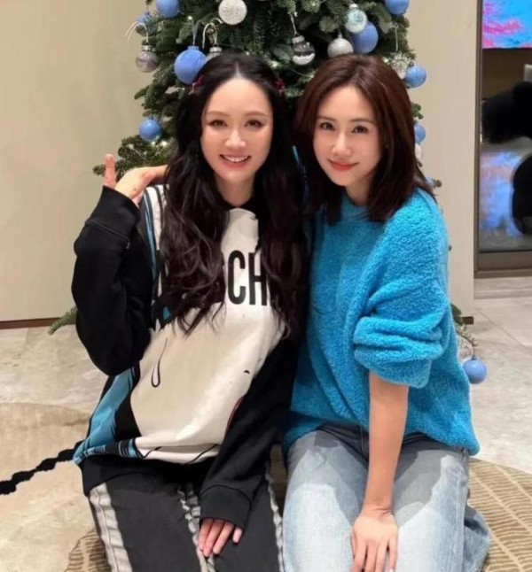 郑钧为妻豪宅庆生！陈乔恩发夹抢镜，黄圣依金发炸场
