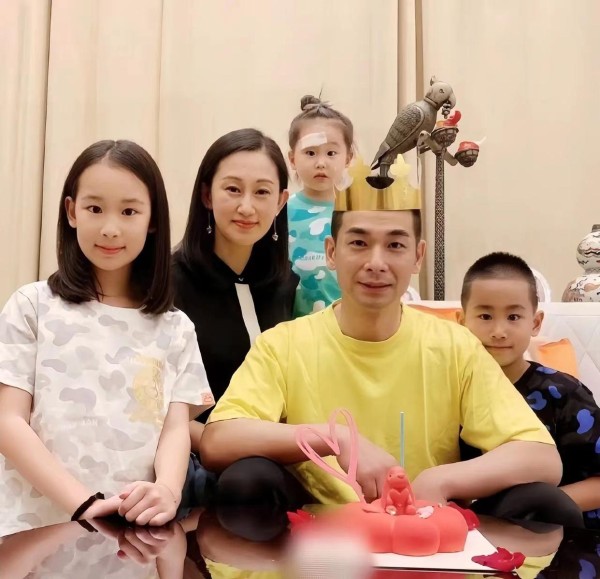 赵文卓生日庆祝，一家人共享基因之美