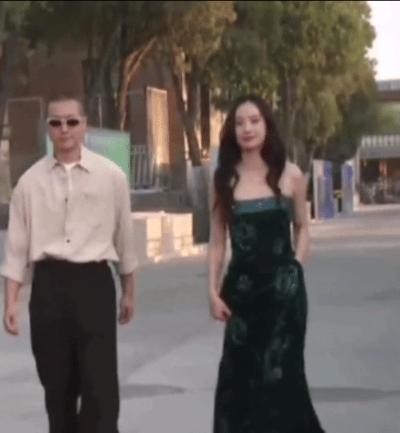红毯风云：明星穿搭背后的故事与时尚真谛揭秘