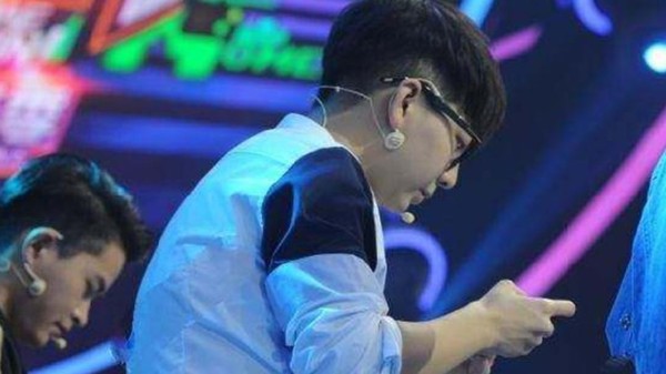 他竟然是娱乐圈游戏大神 和杨幂Baby一样是王者荣耀最高段位王者