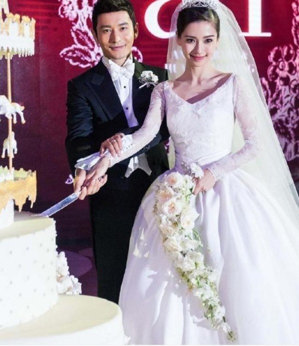 穿婚纱的女明星，杨颖的婚纱价值100多万，却不及王祖贤惊艳！