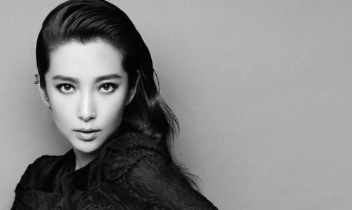 女星出道前旧照：李冰冰可以看，容祖儿也还行，戚薇是经历了什么