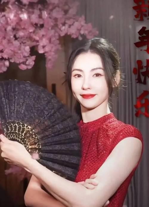 谢霆锋发布会情感爆棚，张柏芝问候引爆全场