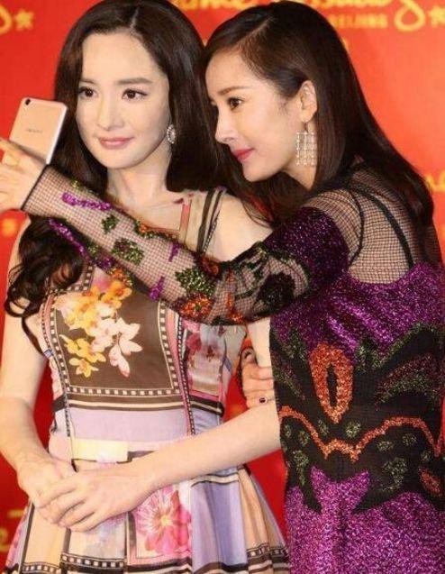 明星蜡像大对比：杨幂缺乏灵气，赵丽颖胜在细节，而她长得一样