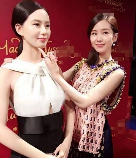 明星蜡像大对比：杨幂缺乏灵气，赵丽颖胜在细节，而她长得一样