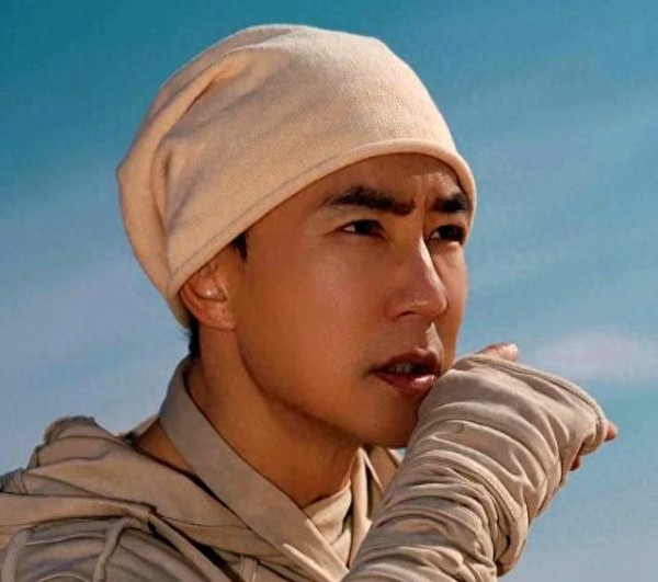 刘畊宏清场风波更多画面曝光，黑衣人现场拦路，网友直言错在店家