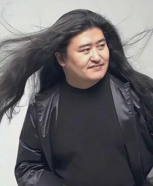 一代歌星刘欢晚年被病痛折磨，女儿未婚，父母离世，今60岁苦度日