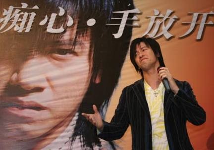 24岁出道，签约公司破产事业停滞，因蹭周杰伦一分钟再次爆红