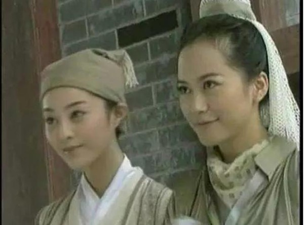 曾经主配角关系的明星，如今却换了位置！