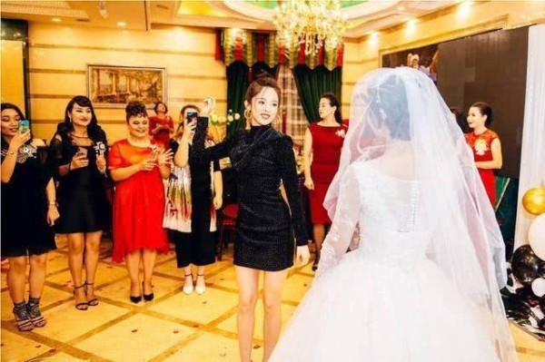 出席亲友婚礼明星谁最接地气？古力娜扎跳舞，葛优化身证婚人！