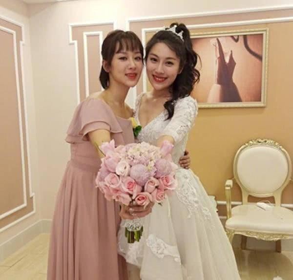 出席亲友婚礼明星谁最接地气？古力娜扎跳舞，葛优化身证婚人！