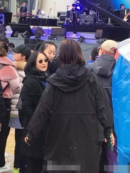 窦靖童的音乐我不懂 但她的人脉太牛 能让李亚鹏和周迅合体助阵
