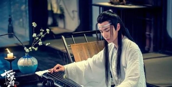 被公司当作备胎，在台上无人问津，王一博成名前的经历有多坎坷？