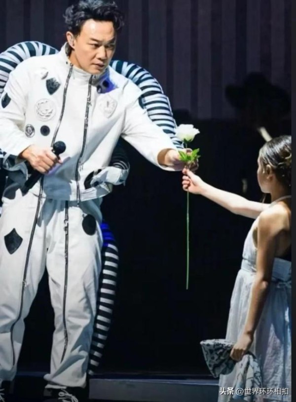 陈奕迅女儿将出道当歌手 华纳力捧新人