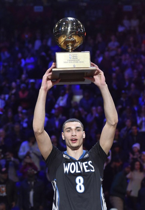 NBA全明星扣籃大賽 拉文雙加賽力壓戈登成功衛冕(組圖)