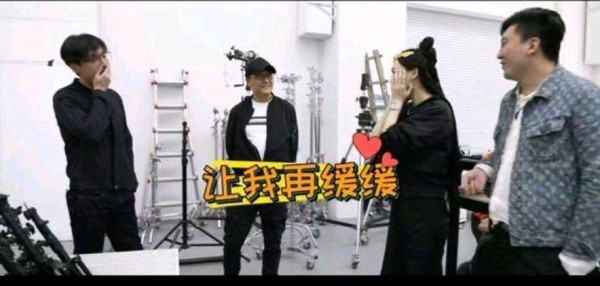 唐嫣人缘差？同为复出新剧开播<strong></p> <p>唐艺昕</strong>，唐艺昕众人来贺！唐嫣却无人问津