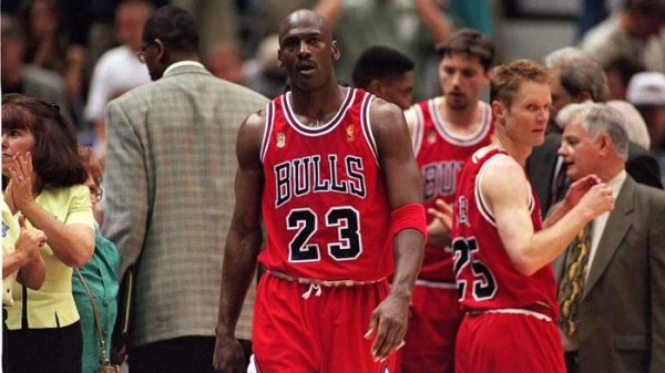 NBA巨星们的首秀都是怎么样的？科比惨淡，只有他一战就封神