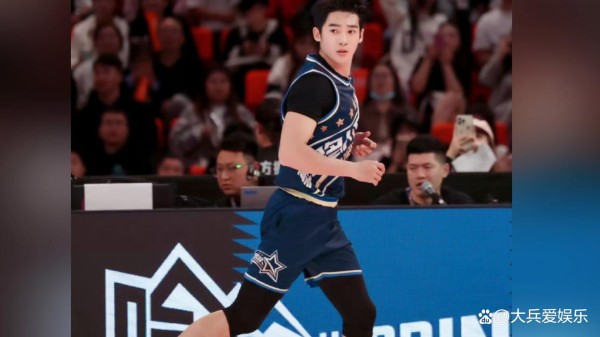 于适惊艳聚星名人赛：颜值与球技齐飞，风波后优雅归来征服全场