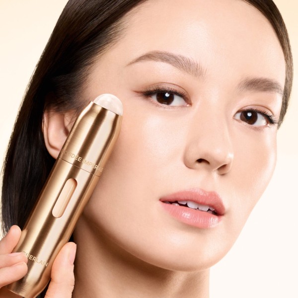 Guerlain 全新御庭蘭花金緻煥采精華眼霜 以肌膚細胞之生物光子深層喚醒年輕明眸 一支解決多個眼周肌膚問題