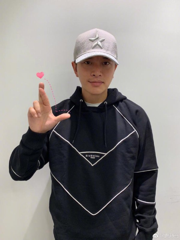 一个人过的也很好，贾乃亮发文疑似承认离婚，终于摆脱帽子戏法！
