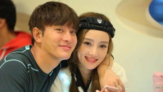 贾乃亮和李小璐离婚了吗两人现状？贾乃亮微博取关李小璐回归单身