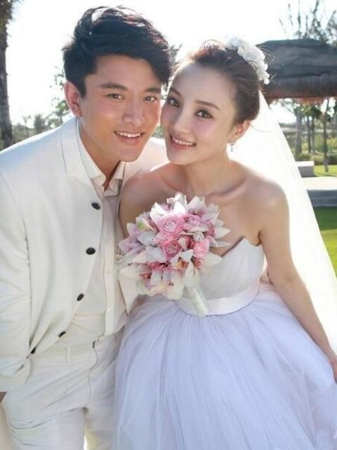 贾乃亮回应如今的婚姻状况，是大家期待的答案，网友：恭喜亮亮