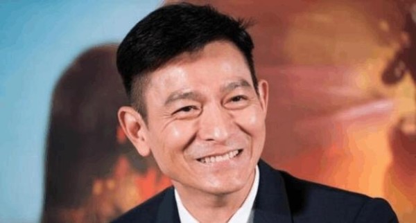 刘德华获荣誉博士 艺人第一个
