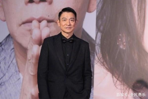 谢贤发表获奖感言，台下刘德华的反应太抢镜，两人关系不一般