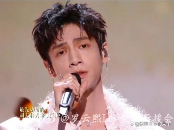 罗云熙超时15分钟致周深演出延迟！音乐节现场上演时间争夺战