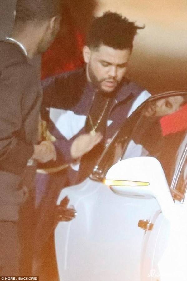 威肯（The Weeknd）于本周三晚现身，身旁出现神秘女郎，疑似在与赛琳娜分手后不久又有新恋情