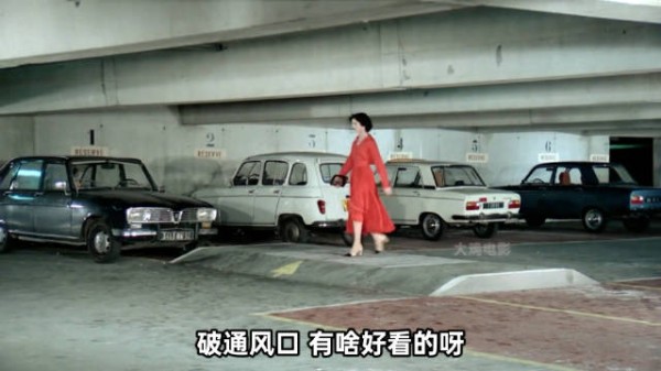 法国爆笑喜剧!男人出轨躲到阳台,结果被电视台直播了
