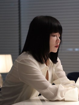 袁未(谭卓饰演)