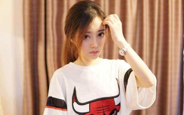 网红年收入曝光！提莫五千万发姐三千万，网友：吃完馒头继续刷！