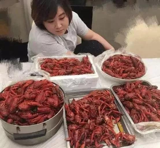 明星们夜宵都吃什么？胡歌特别有品位 ，林更新超级接地气！