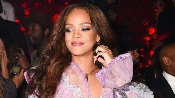Rihanna官宣怀三胎 与男友五年生俩娃