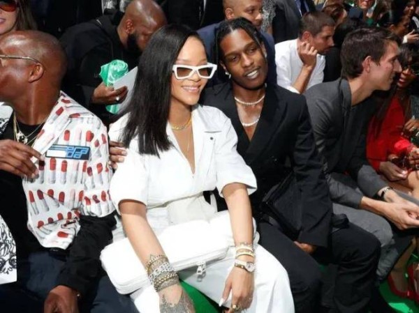 Rihanna官宣怀三胎 与男友五年生俩娃