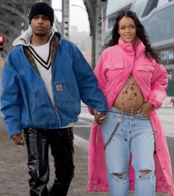 Rihanna官宣怀三胎 与男友五年生俩娃