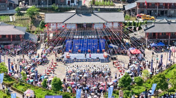千年苗韵醉花山——乐山第四届“印象·苗岭”花山节开幕 四川新闻频道