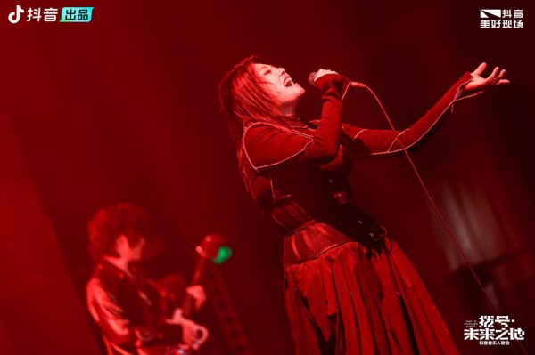 「拨号·未来之地」电音歌会燃爆京城：集结抖音音乐人的炫酷声光实验