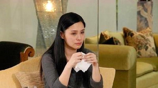 阿娇节目中激动谈当年丑闻事件，过程中一度哽咽，并向陈凯歌道歉