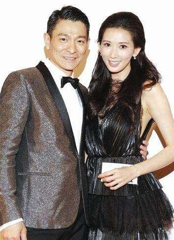 ​鹿晗、张艺兴、baby，看明星的偶像都是谁，比粉丝，就服成龙