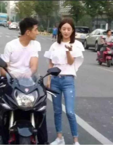 路人抓拍下的赵丽颖，差距不只一点点，网友：暴露了真实颜值
