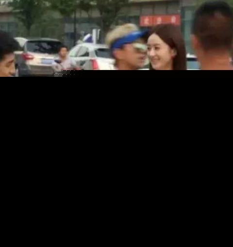 路人抓拍下的赵丽颖，差距不只一点点，网友：暴露了真实颜值