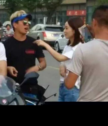 路人抓拍下的赵丽颖，差距不只一点点，网友：暴露了真实颜值