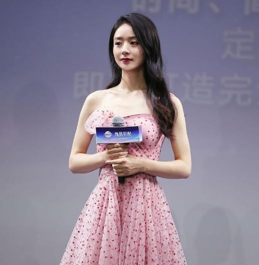 赵丽颖最新时尚大片出炉，与李冰冰合拍默契，离婚后她会更红吗？