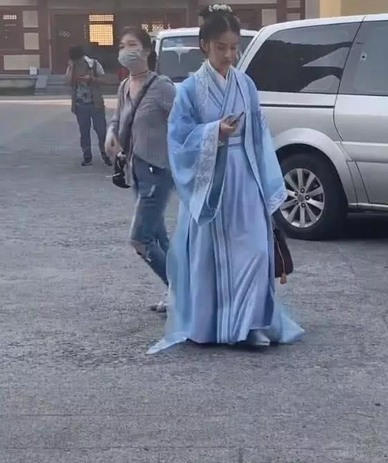 赵丽颖“替身”火遍全网，古装造型太奇怪，难为只能当替身