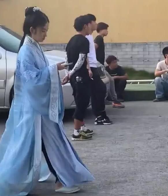赵丽颖“替身”火遍全网，古装造型太奇怪，难为只能当替身